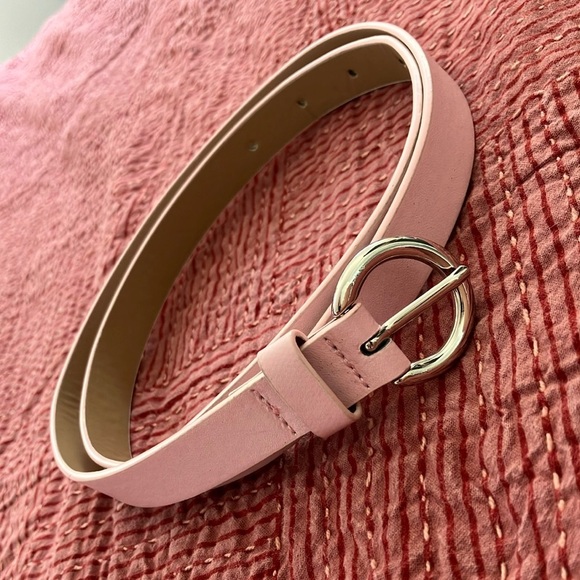 Kenneth Cole Reaction Pink Belt with silver tone Buckle - Picture 1 of 14
